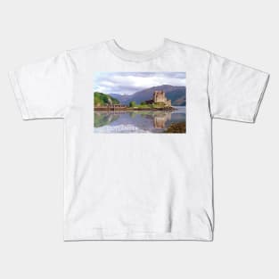 Eilean Donan Castle , Scotland Kids T-Shirt